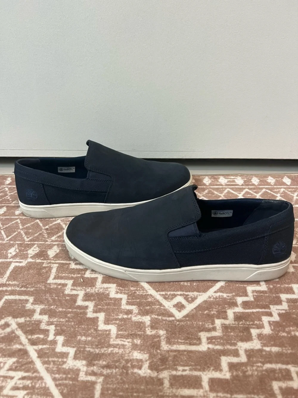 Men’s Timberland Groveton Navy Slip-On Casual Loafers with White Sole Like New